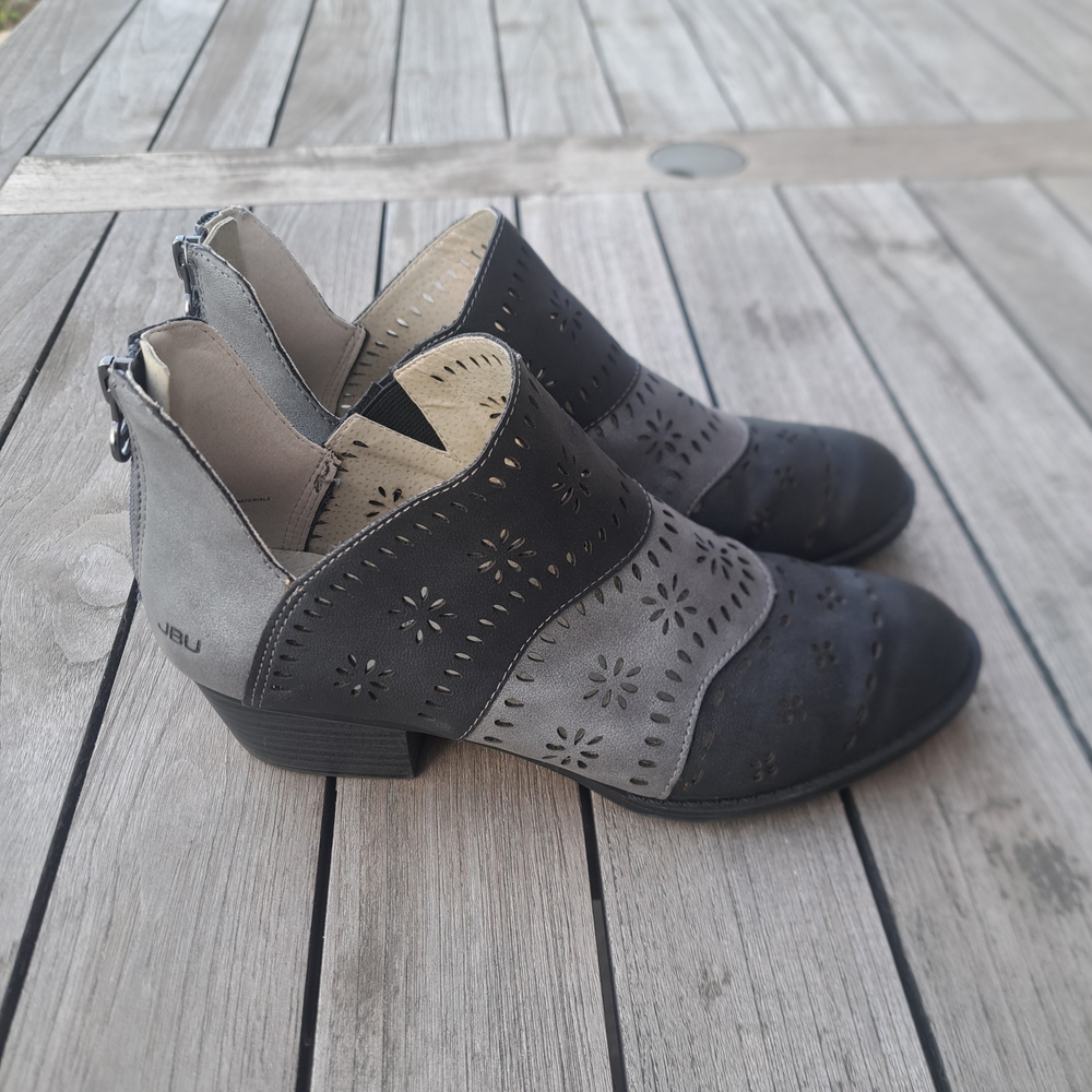 JBU Women's Black and Gray Ankle Booties